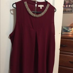 Embellished 2X sleeveless top!